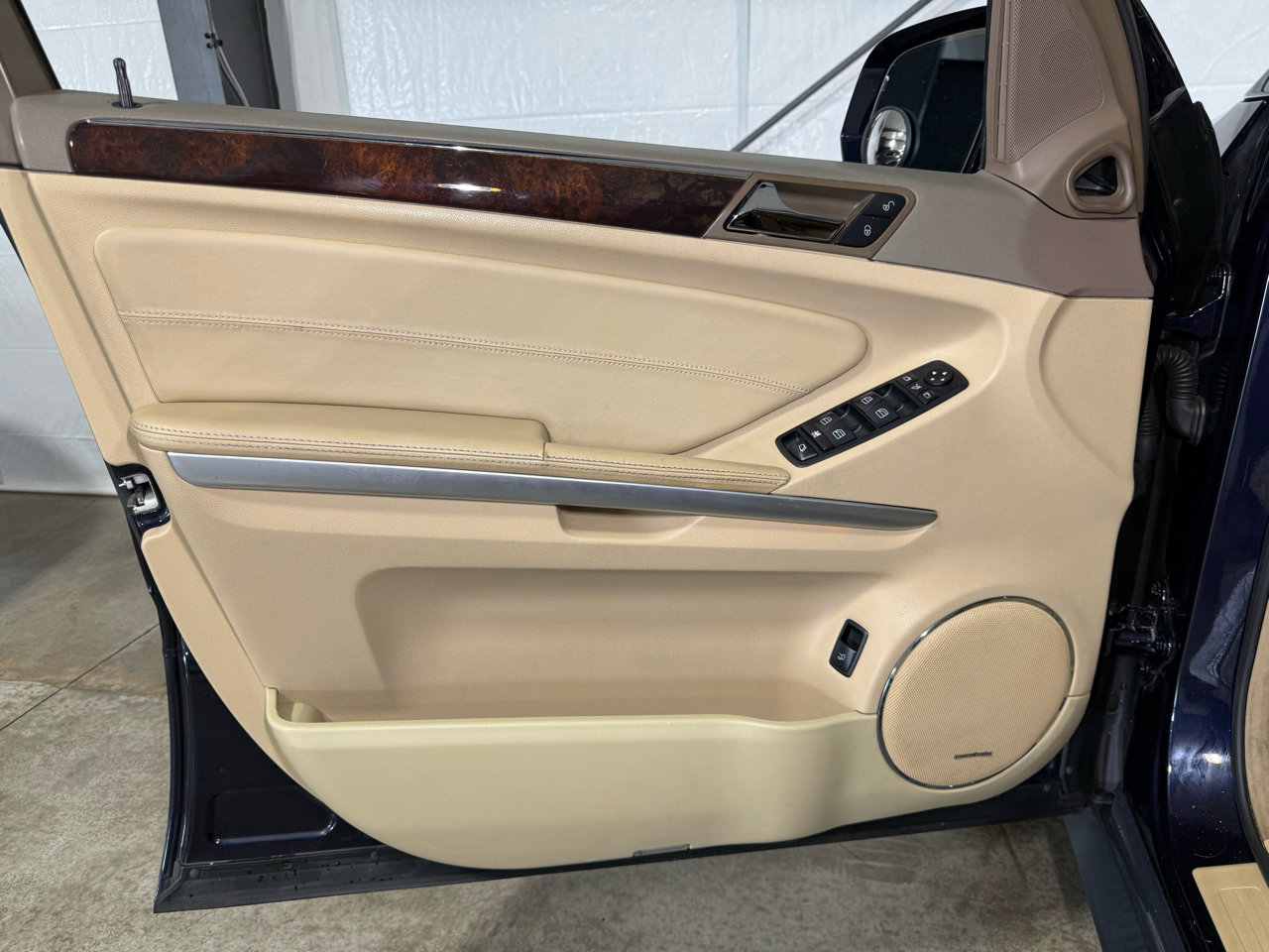 Used 2010 Mercedes-Benz GL 550 4MATIC image 12