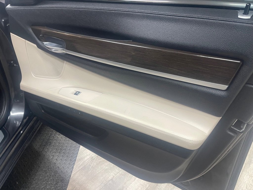 Used 2009 BMW 750Li image 26