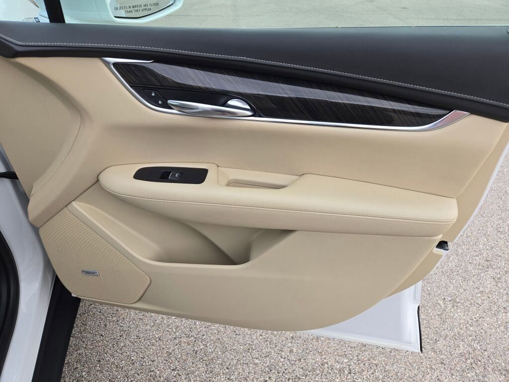 Used 2017 Cadillac XT5 FWD image 5