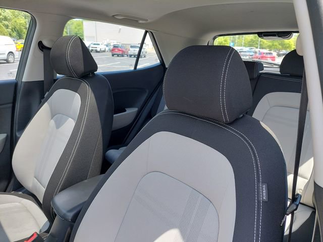 Used 2025 Hyundai Venue SEL FWD image 18
