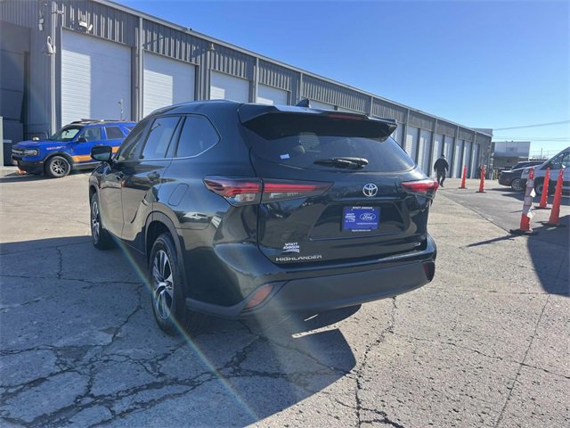 Used 2024 Toyota Highlander LE image 5