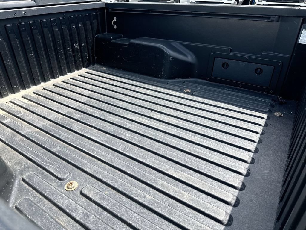 Used 2017 Toyota Tacoma SR5 w/ Tow Package RWD image 10