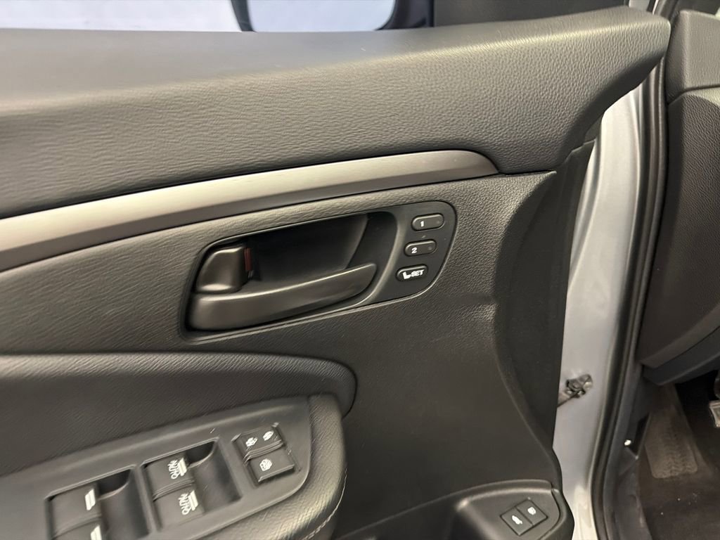 Used 2023 Honda Passport EX-L image 12