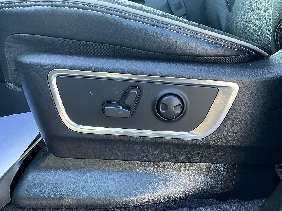 New 2026 RAM 1500 Laramie w/ Night Edition image 16