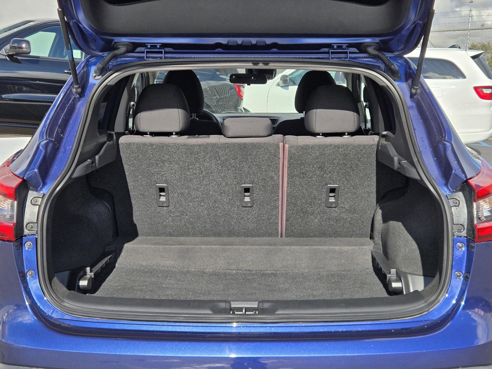 Used 2022 Nissan Rogue Sport S image 27