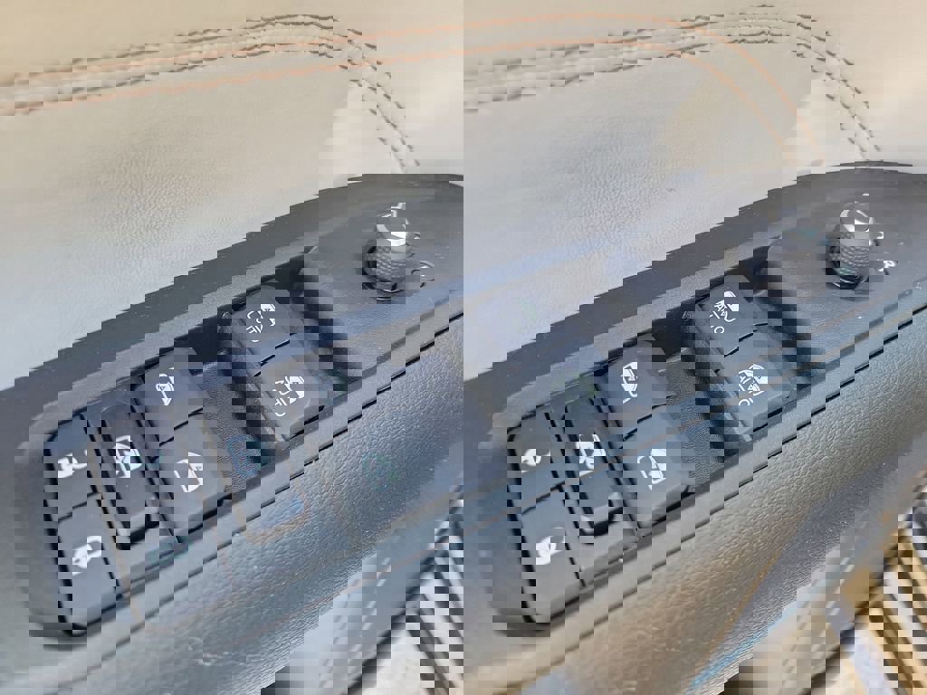 Used 2022 Jeep Compass Limited w/ Elite Group image 19