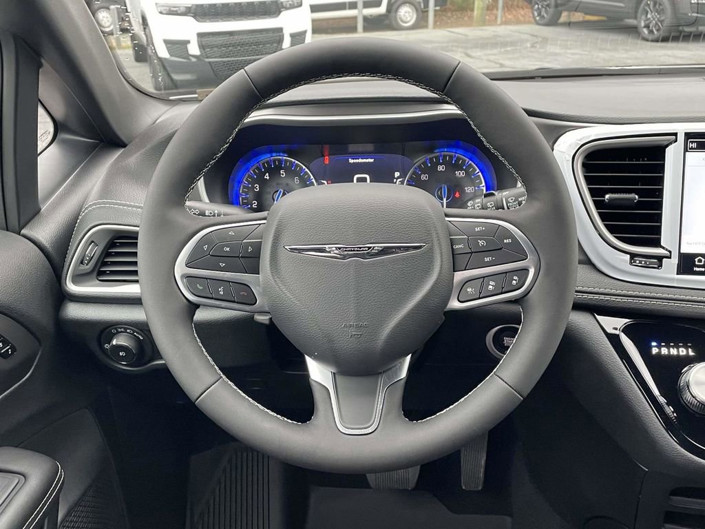 New 2026 Chrysler Pacifica Select image 22