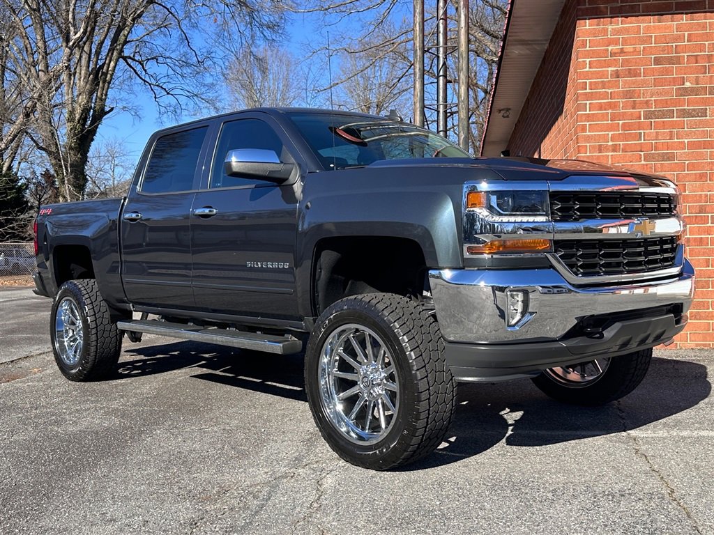 Used 2018 Chevrolet Silverado 1500 LT w/ All Star Edition image 23