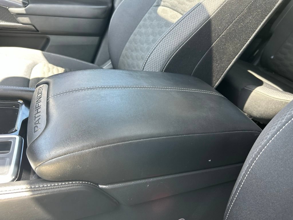 Certified 2025 Nissan Pathfinder SV w/ SV Premium Package FWD image 39