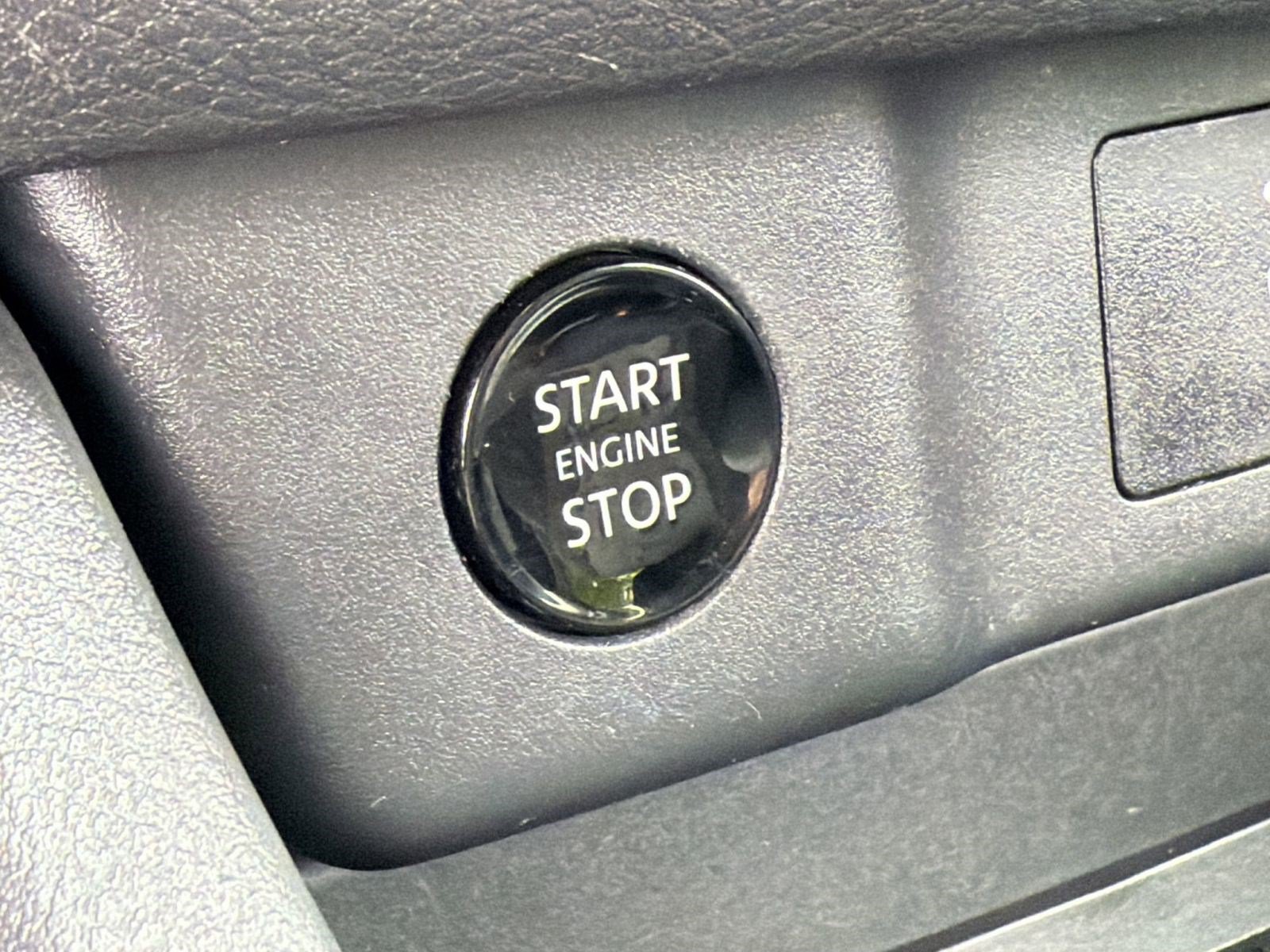 Used 2025 Nissan Rogue SV FWD image 26