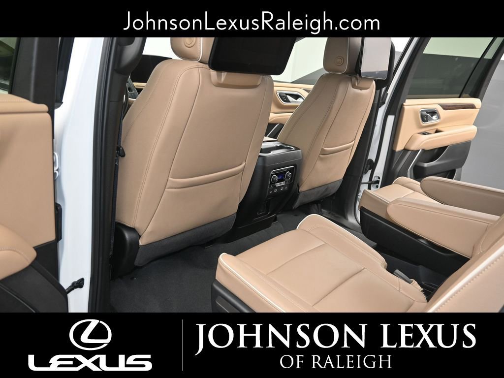 Used 2024 Chevrolet Suburban Premier image 12