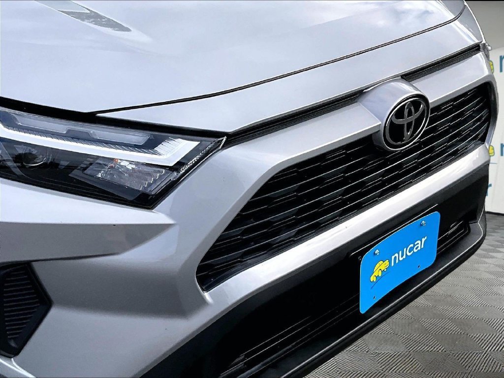 Used 2022 Toyota RAV4 XLE AWD/4WD image 32