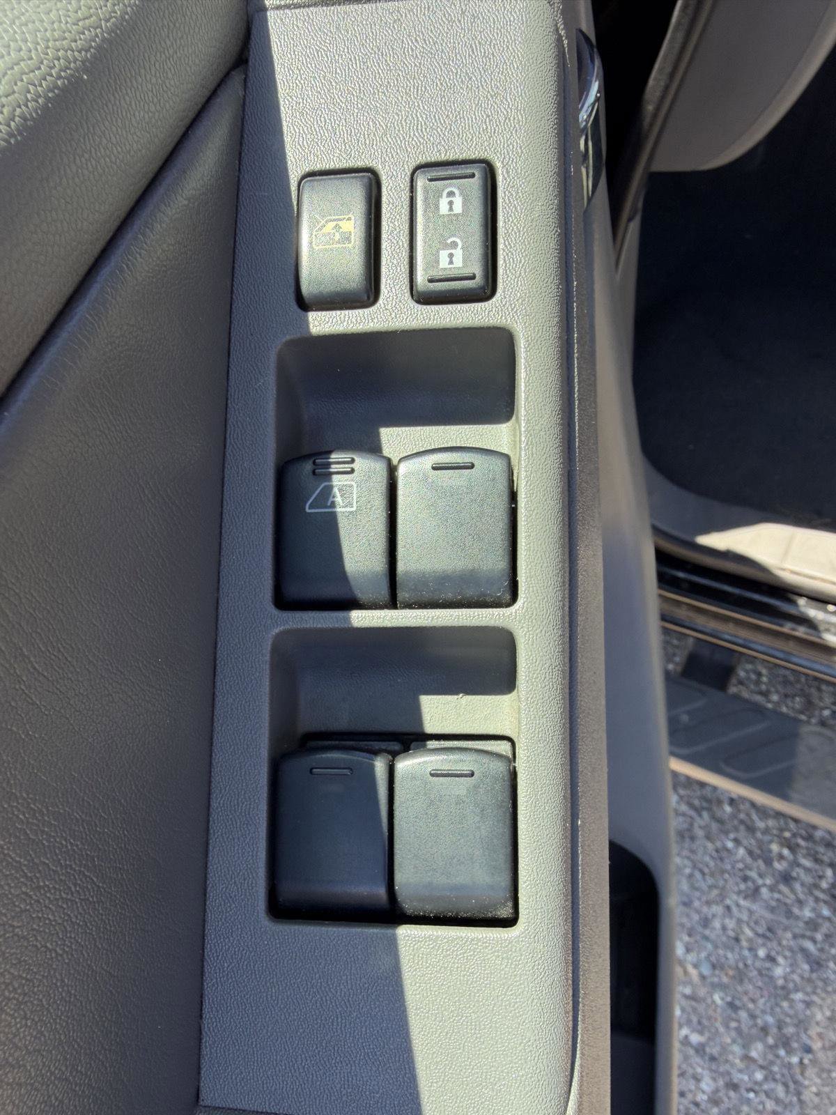 Used 2019 Nissan Frontier SL AWD/4WD image 16