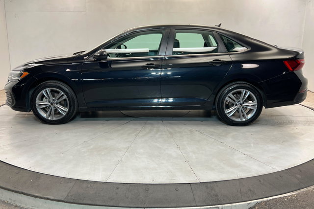 Used 2024 Volkswagen Jetta SE FWD image 2