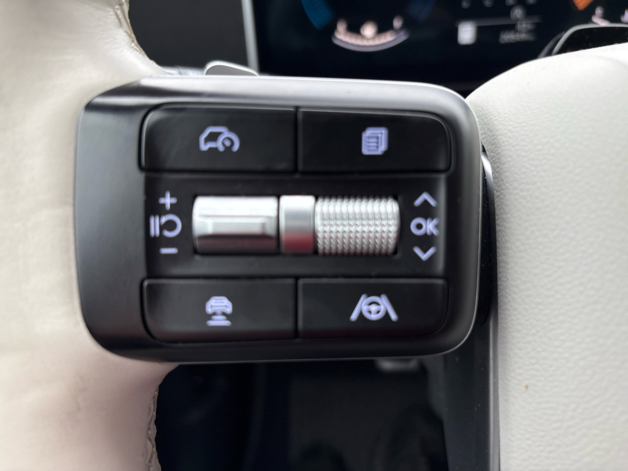 Used 2025 Hyundai Santa Fe SEL image 13