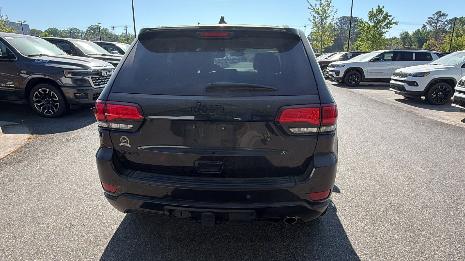 Used 2021 Jeep Grand Cherokee Laredo X AWD/4WD image 9