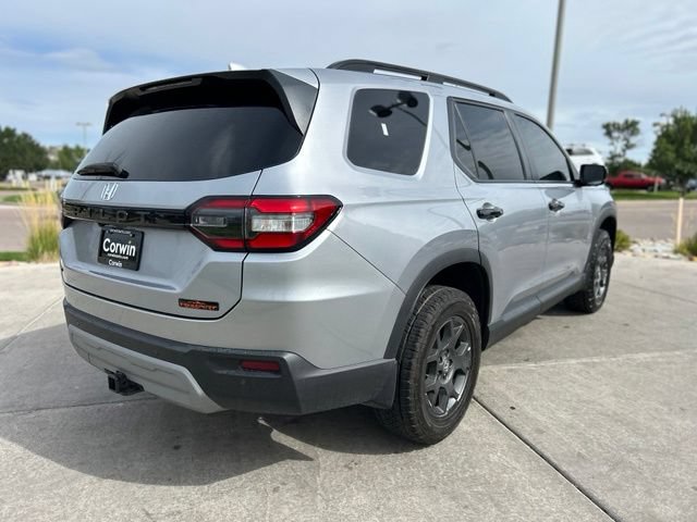 Used 2025 Honda Pilot TrailSport image 10