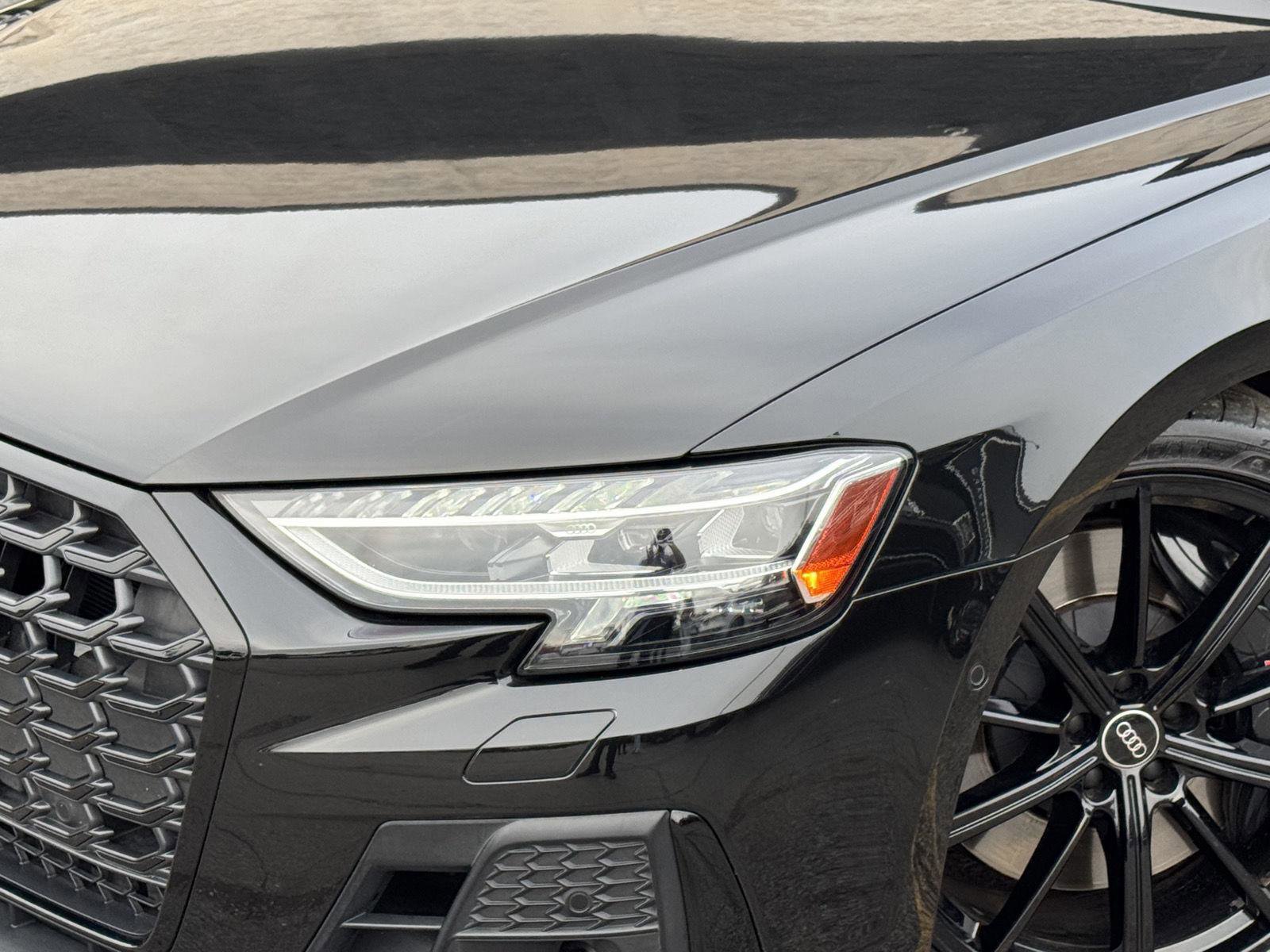 Used 2022 Audi S8 AWD/4WD image 4