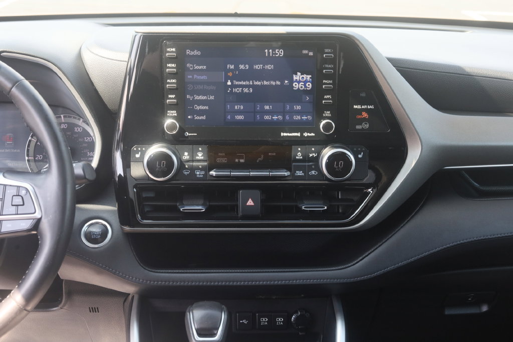 Used 2021 Toyota Highlander XLE AWD/4WD image 26