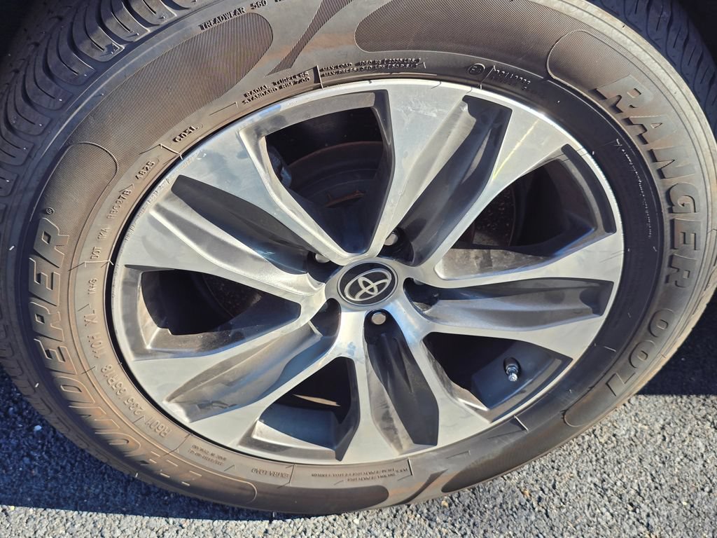 Used 2021 Toyota Highlander XLE FWD image 10
