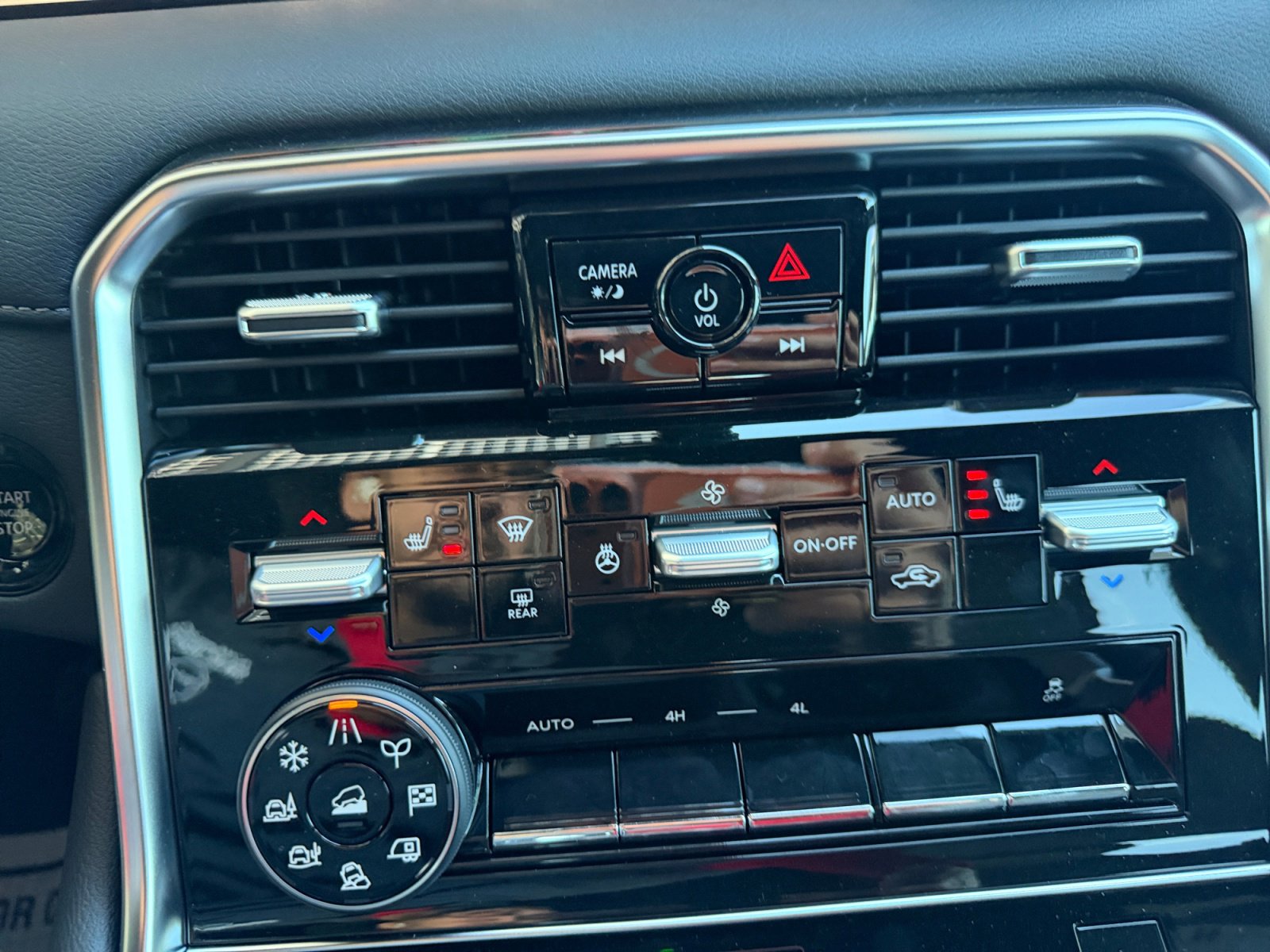 New 2026 Nissan Armada SL w/ Captain's Chari Seat Package image 25