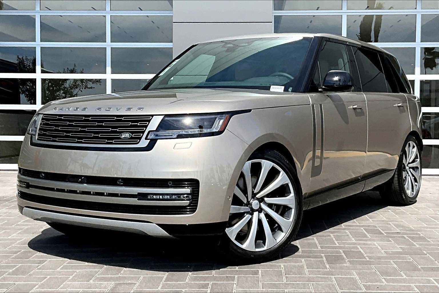 New 2025 Land Rover Range Rover Long Wheelbase SE