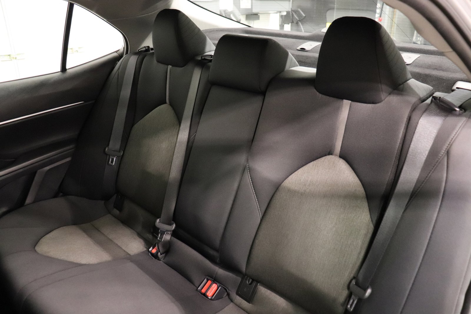 Used 2022 Toyota Camry LE image 19