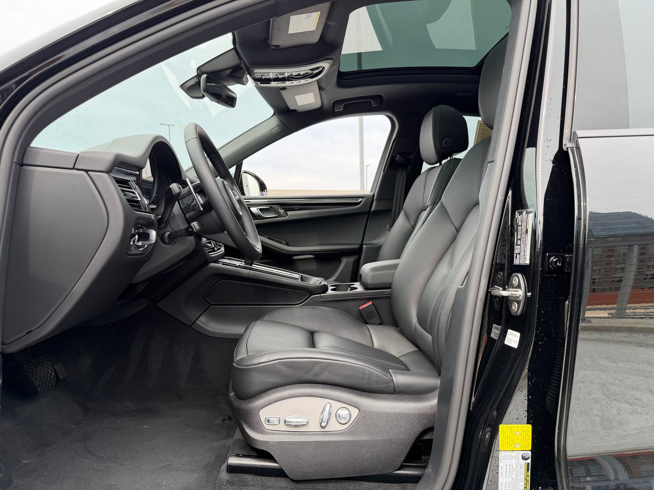 Certified 2026 Porsche Macan image 24