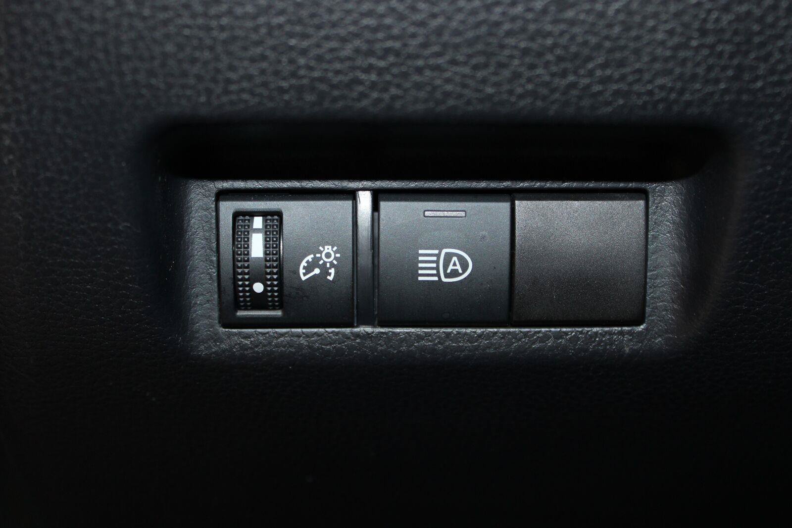Used 2025 Toyota RAV4 SE AWD/4WD image 18