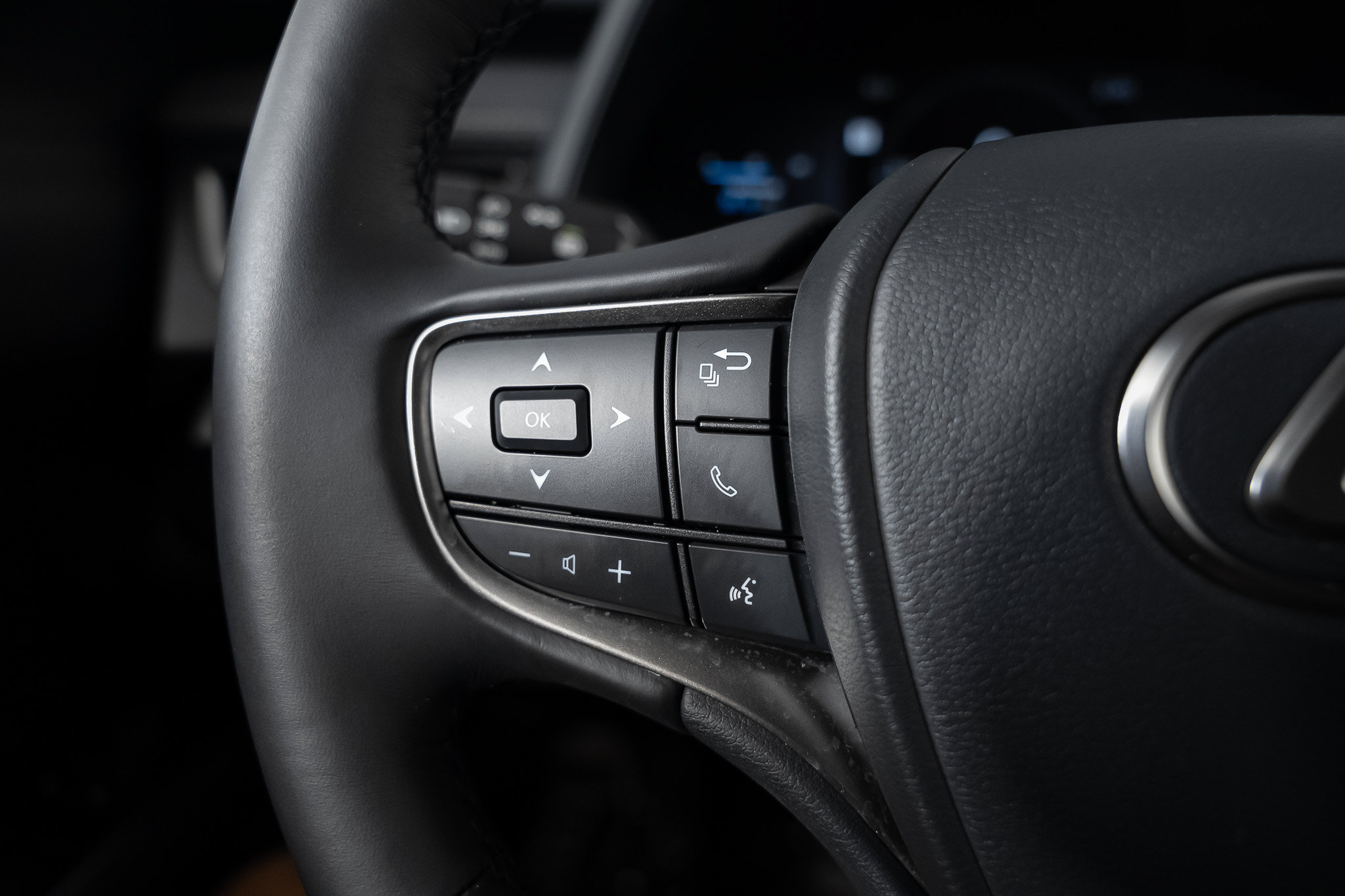 Used 2025 Lexus UX 300h AWD w/ Accessory Package (Z1) image 29