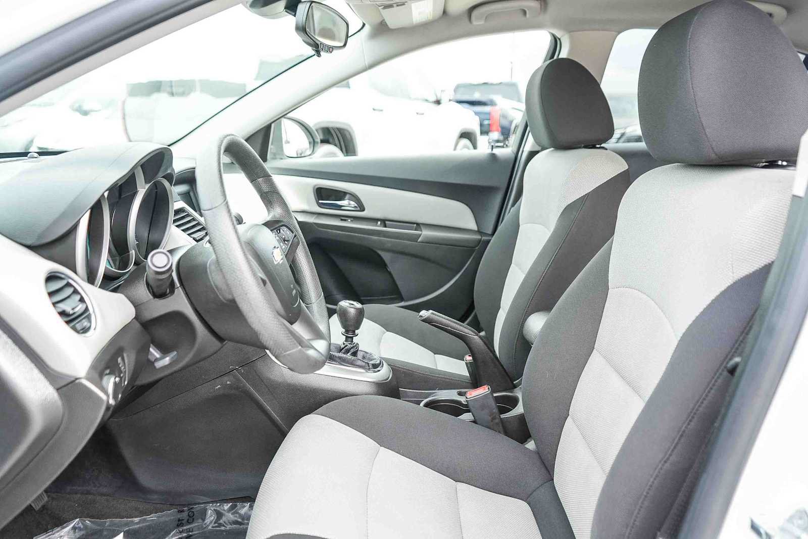 Used 2016 Chevrolet Cruze LS FWD image 18