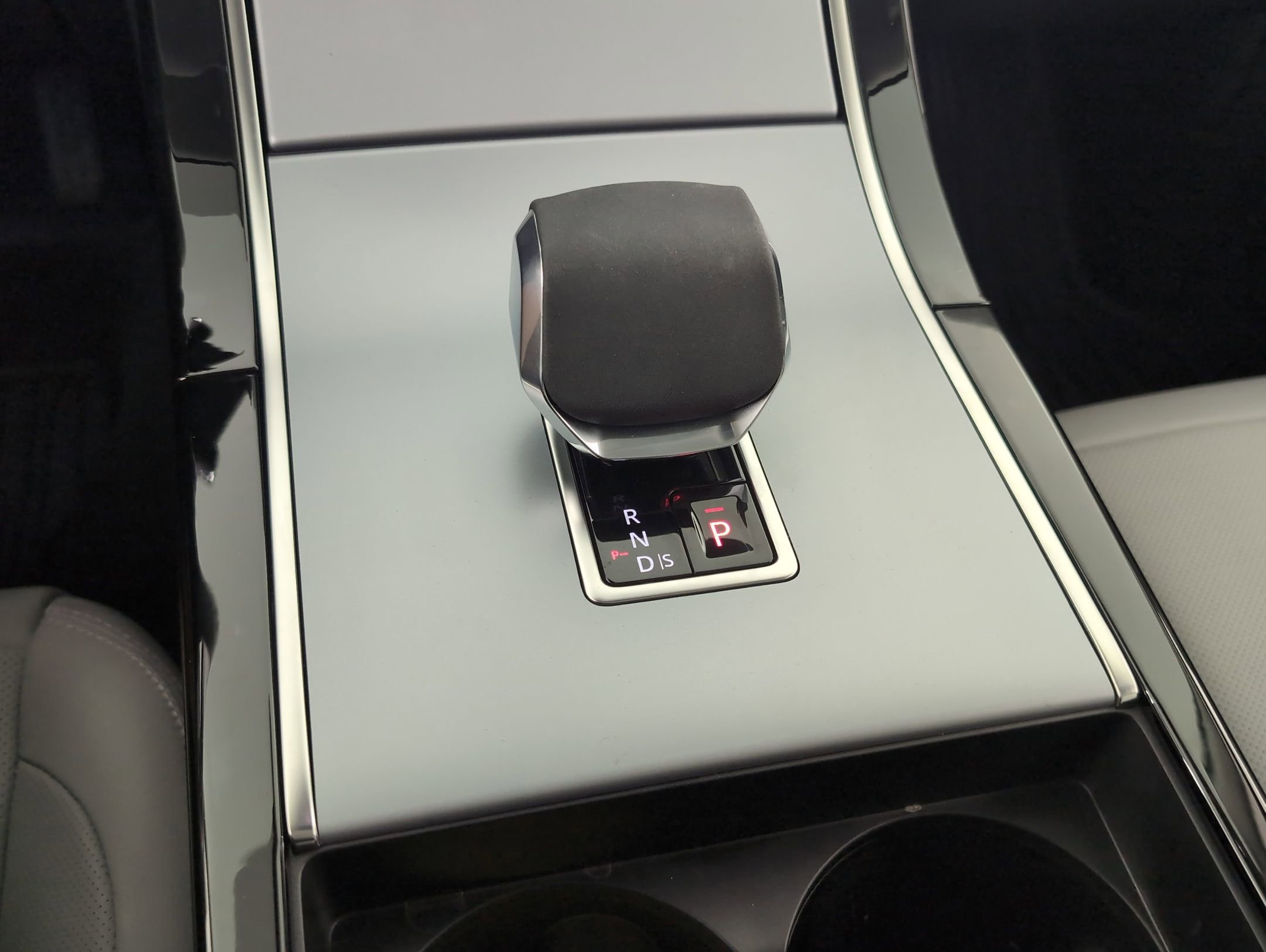 Used 2025 Land Rover Range Rover Velar S image 17