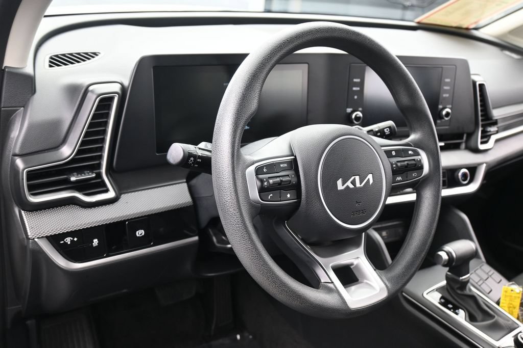 Used 2025 Kia Sportage LX FWD image 14