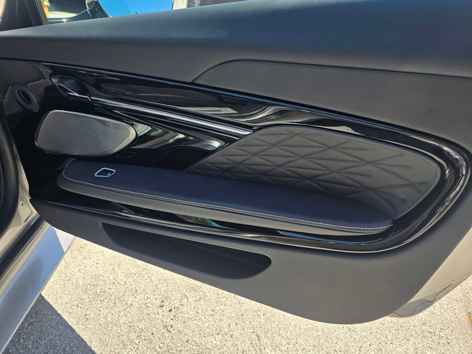 Used 2024 Aston Martin DB12 Coupe image 10