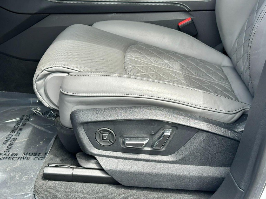 Used 2022 Audi SQ8 Prestige AWD/4WD image 20