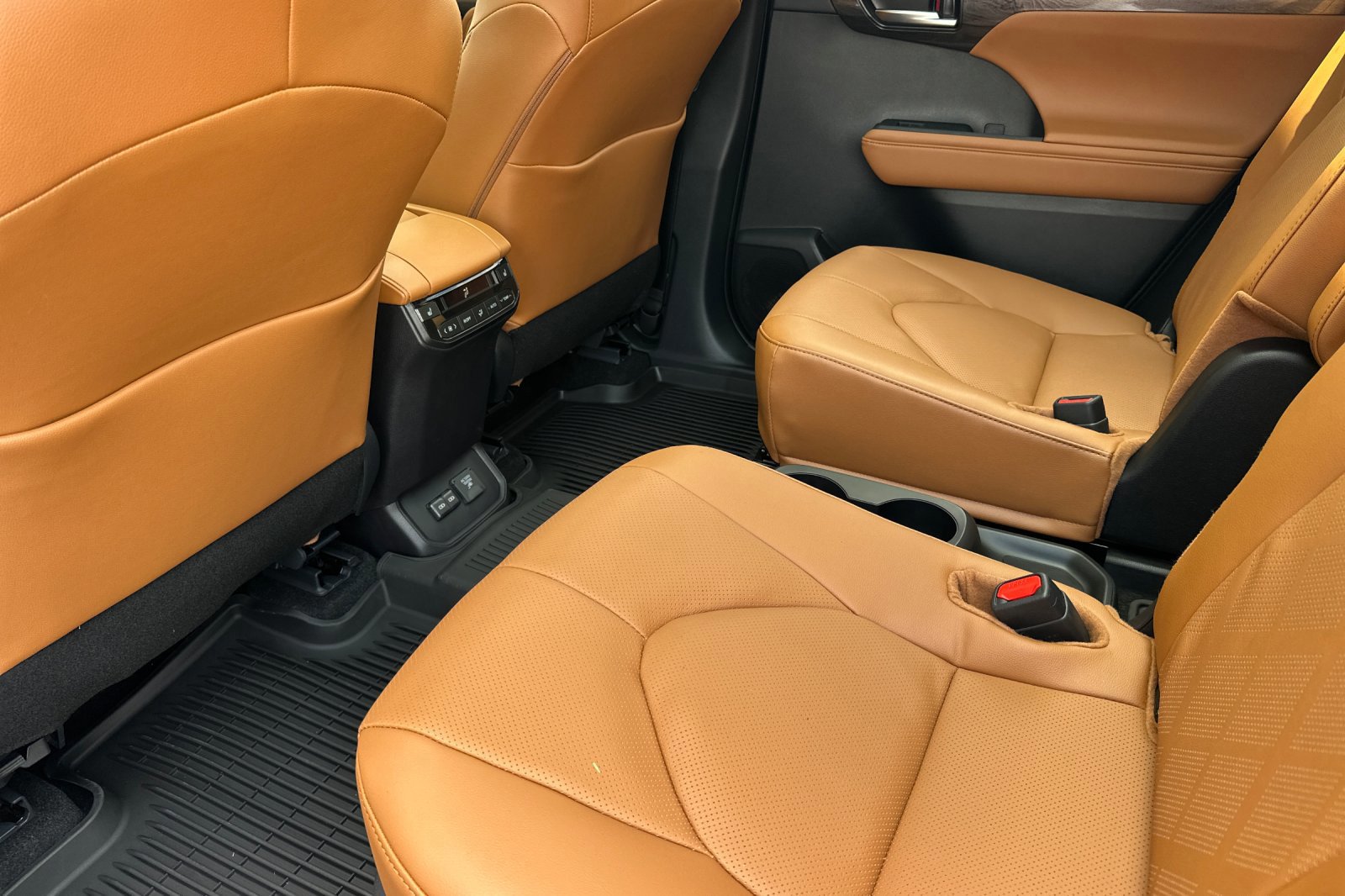 Certified 2026 Toyota Highlander Platinum AWD/4WD image 11