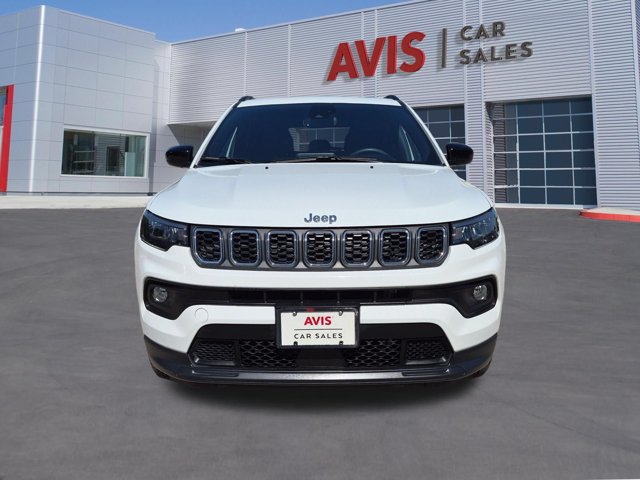 Used 2025 Jeep Compass Latitude w/ Sun & Sound Group AWD/4WD image 2