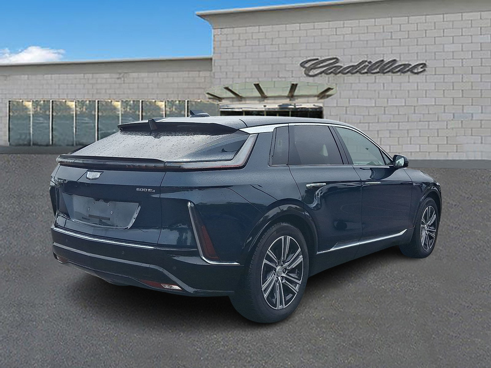 Certified 2024 Cadillac Lyriq Luxury AWD/4WD image 4