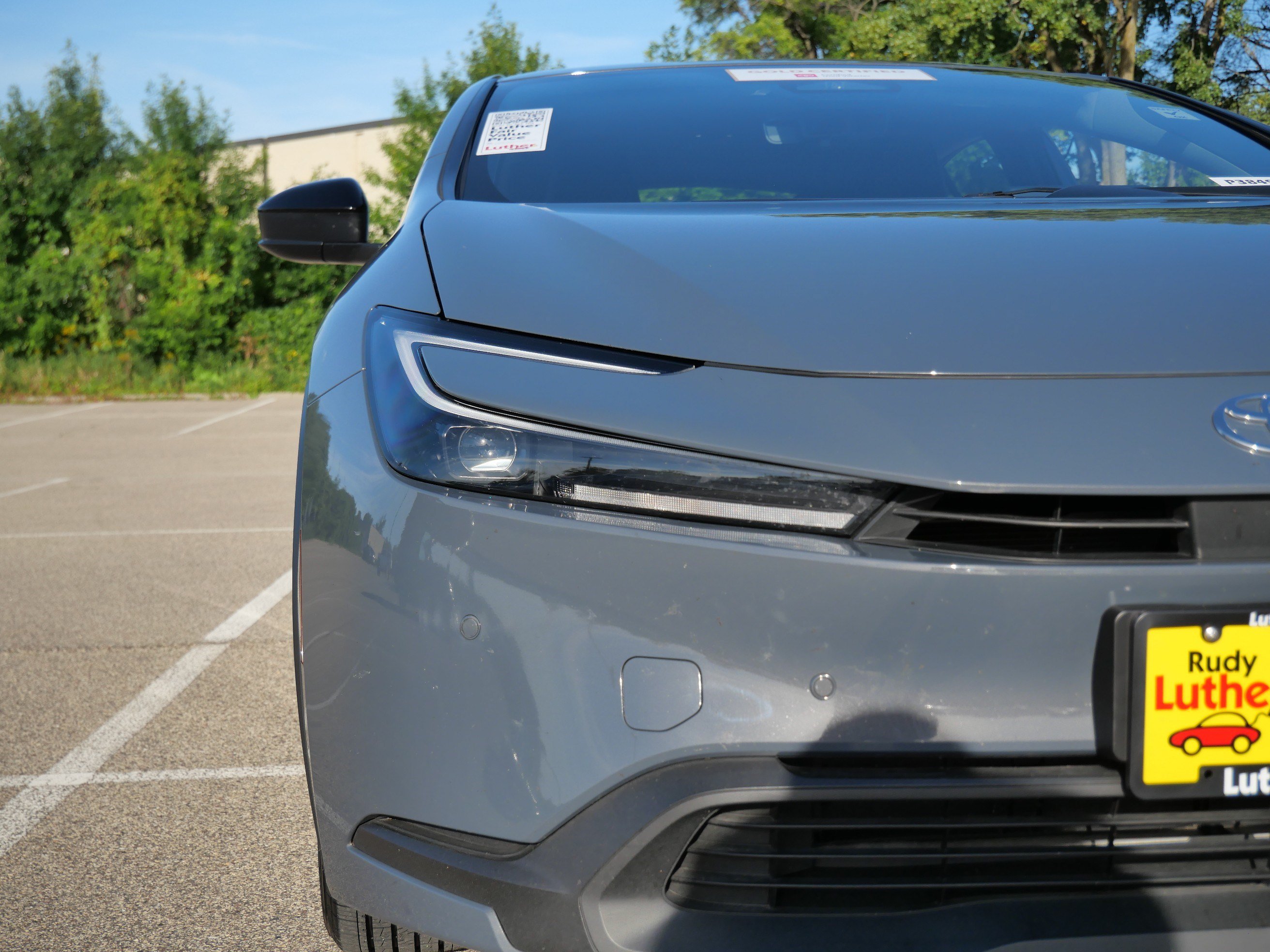 Certified 2025 Toyota Prius LE FWD image 17