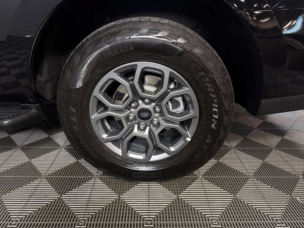 Used 2025 Ford Expedition Active AWD/4WD image 11