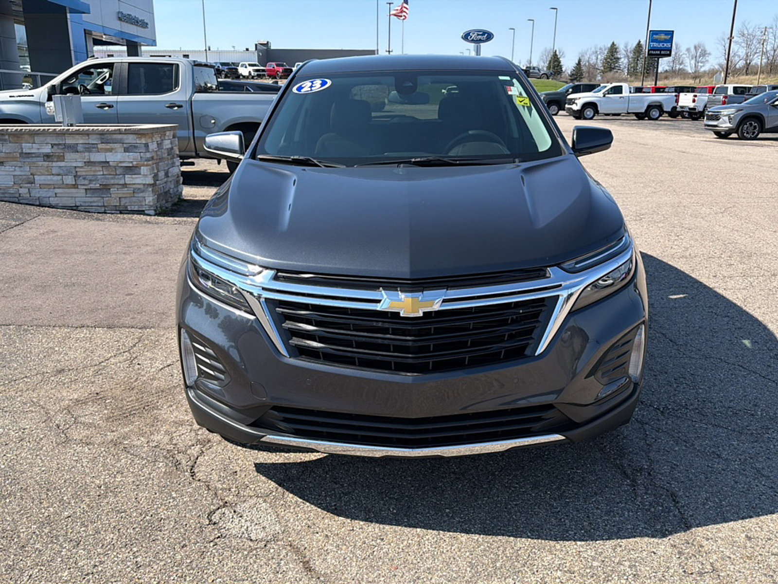 Used 2023 Chevrolet Equinox LT image 2