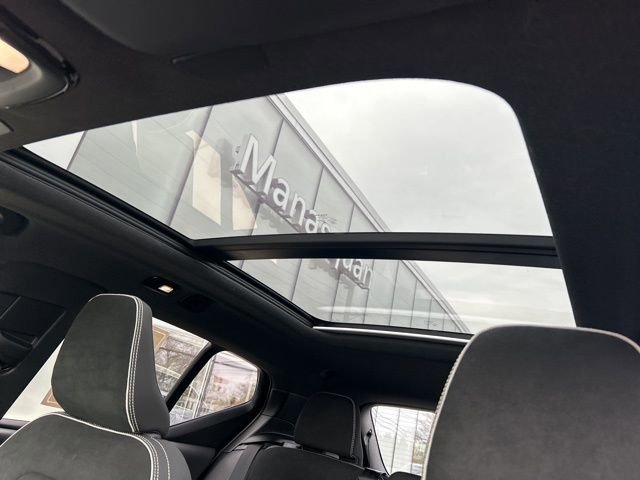 Certified 2025 Volvo XC40 B5 Plus image 27