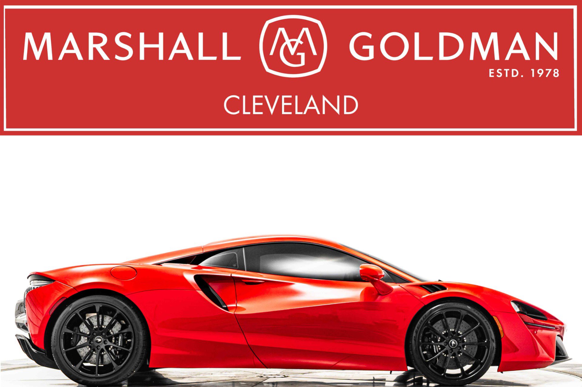 Used 2023 McLaren Artura RWD image 1