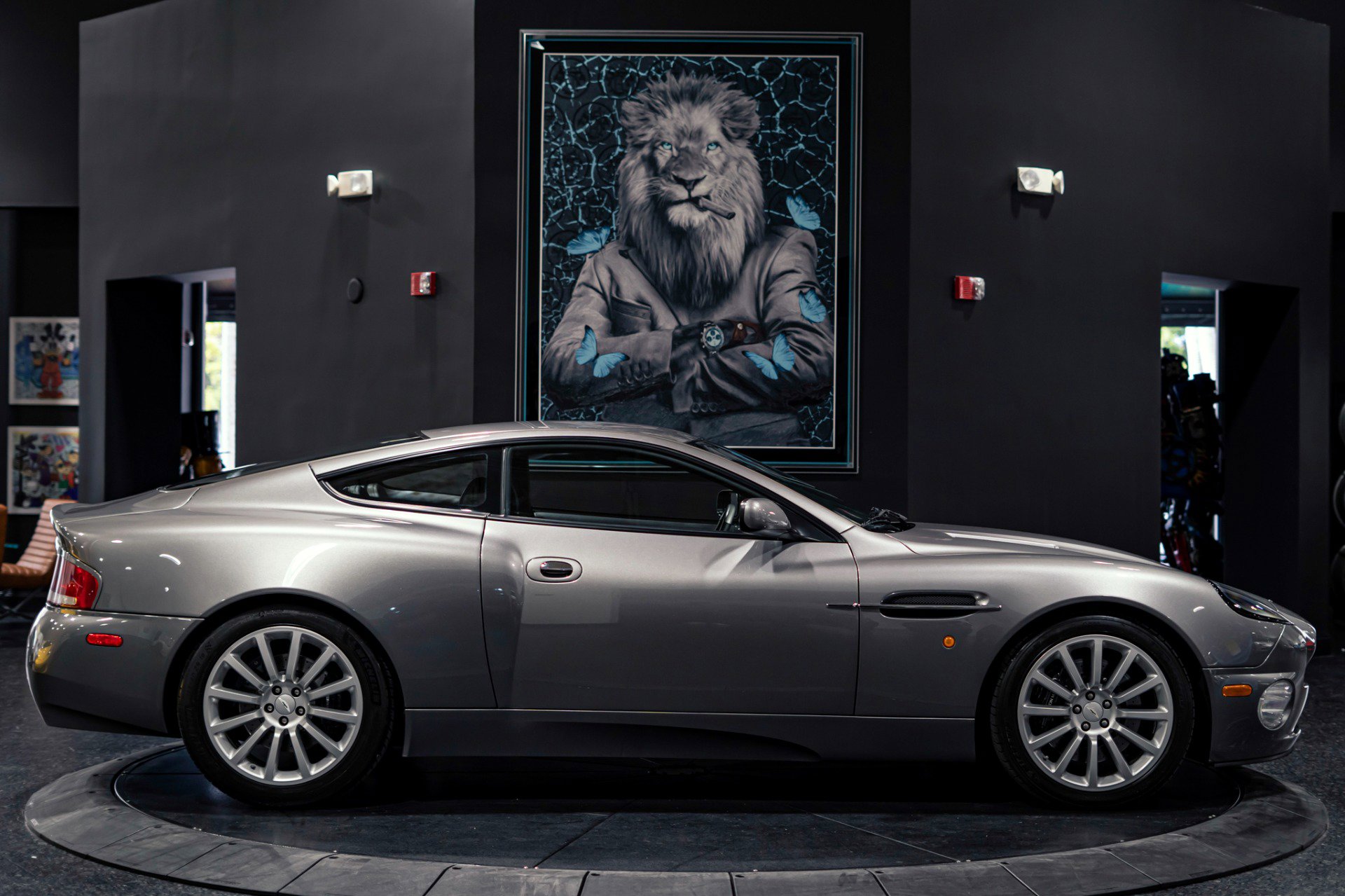 Used 2003 Aston Martin Vanquish RWD image 31
