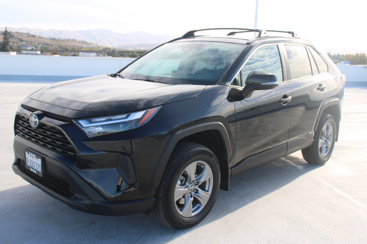 Certified 2023 Toyota RAV4 LE AWD/4WD image 6