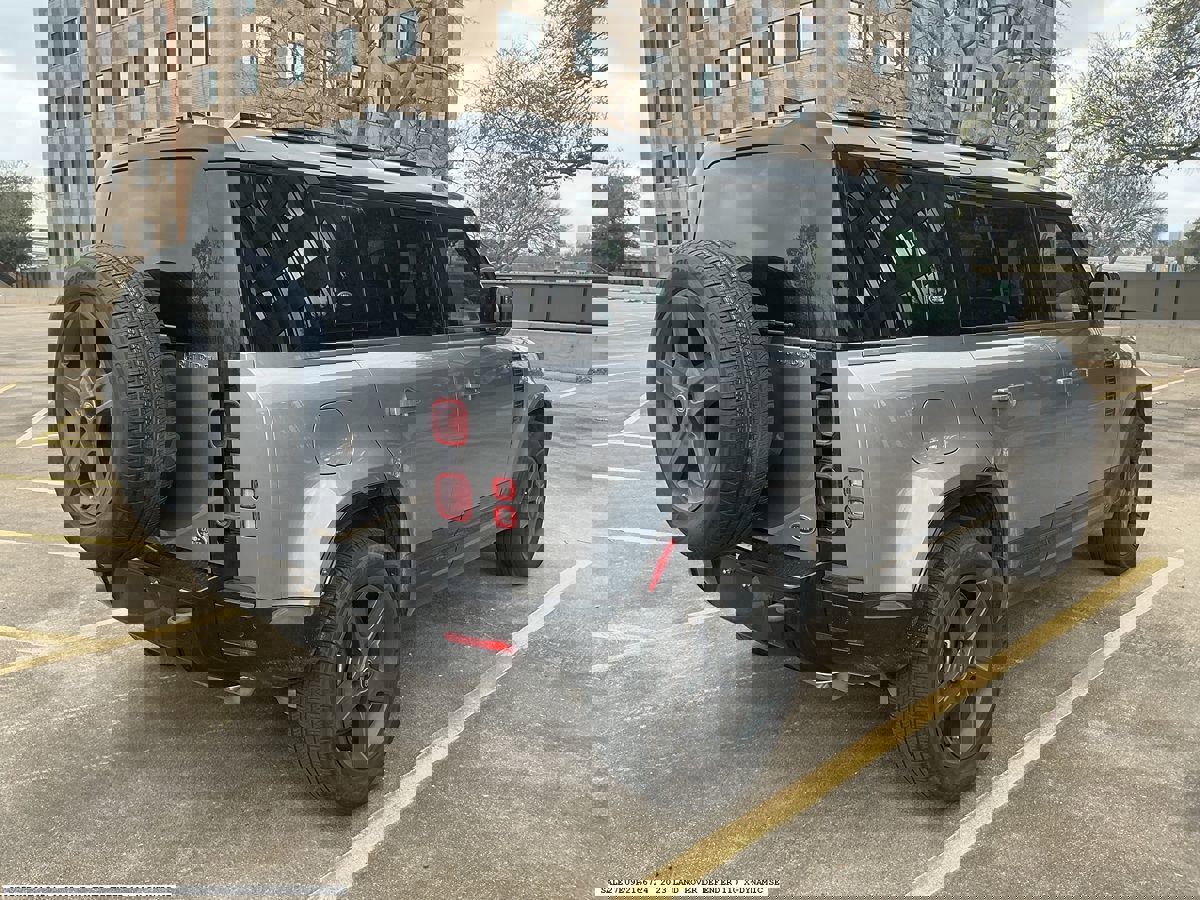 Used 2023 Land Rover Defender 110 X-Dynamic SE image 6