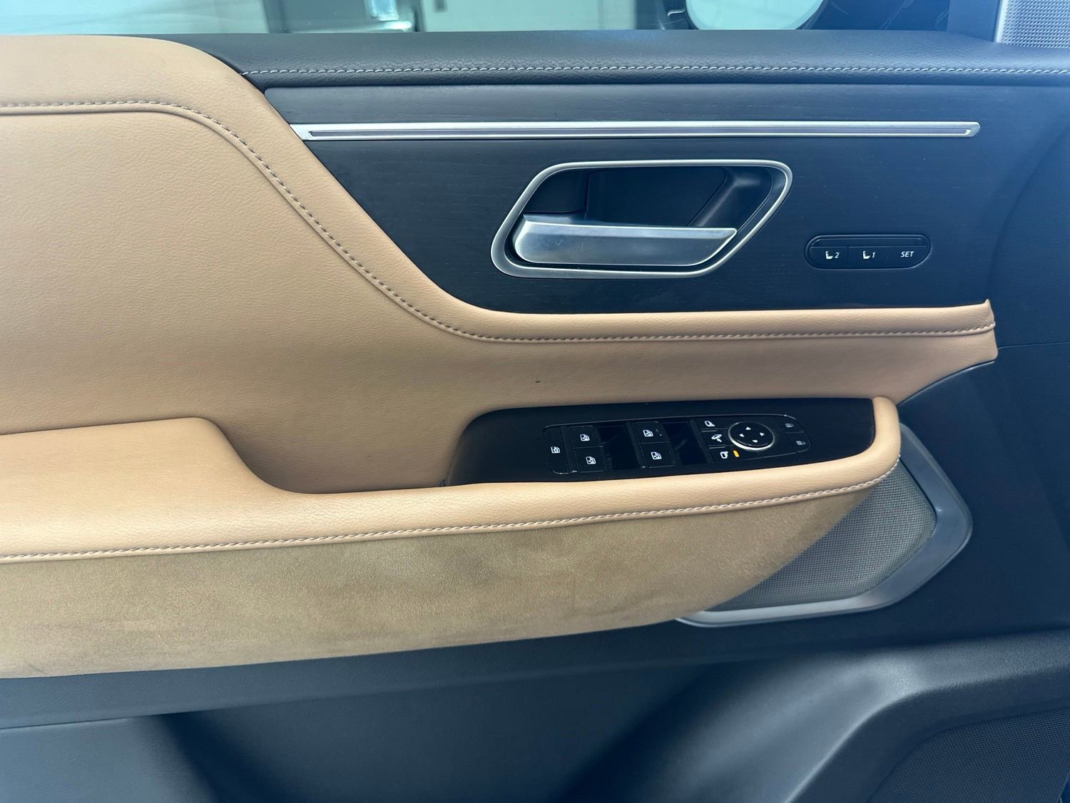 Used 2025 INFINITI QX80 Sensory AWD/4WD image 18
