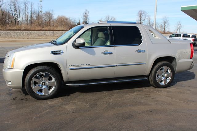 Used 2007 Cadillac Escalade EXT w/ Information Package image 2