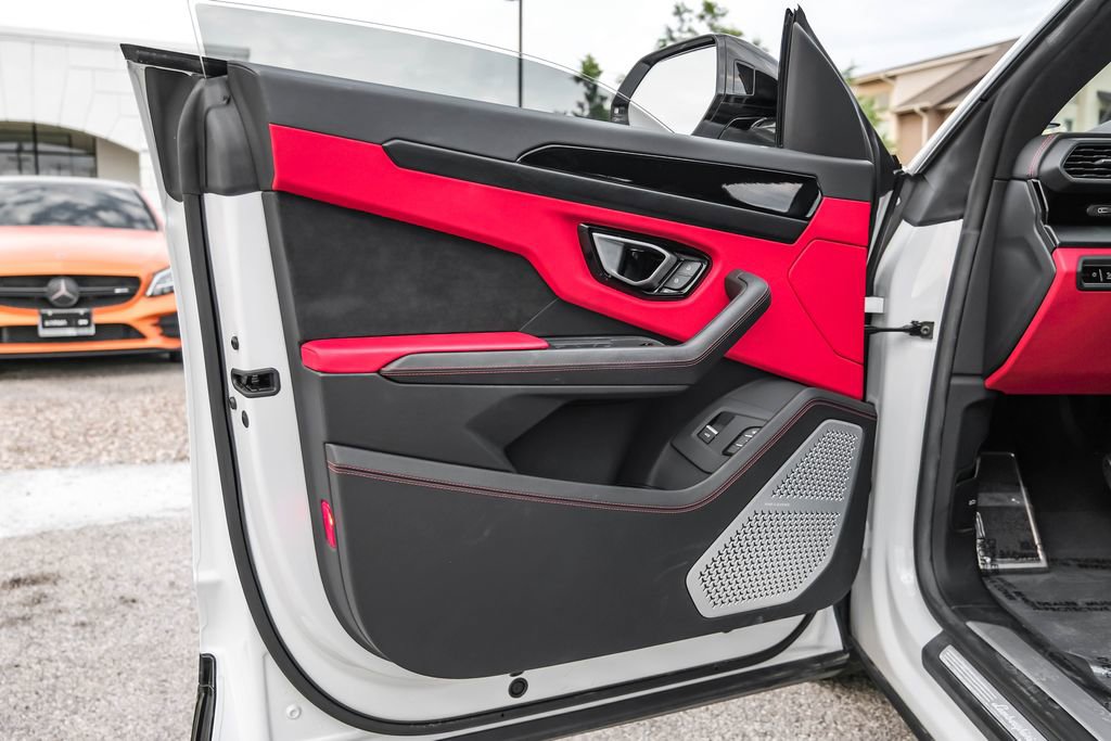 Used 2022 Lamborghini Urus image 52