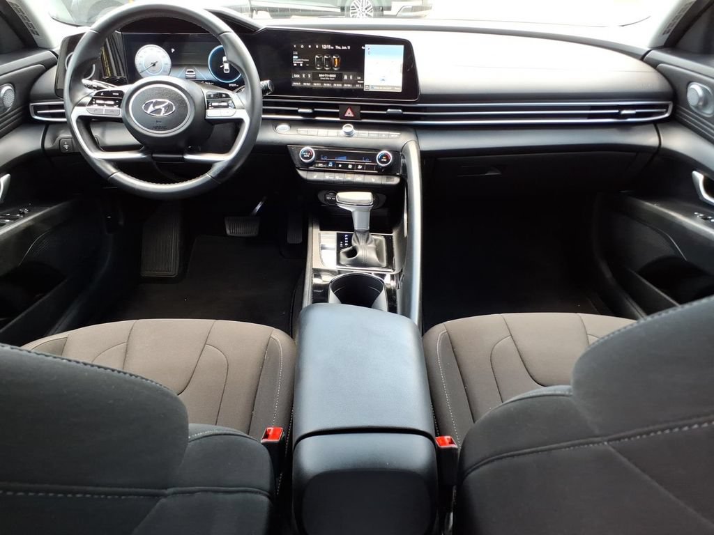 Certified 2023 Hyundai Elantra SEL w/ Convenience Package FWD image 13